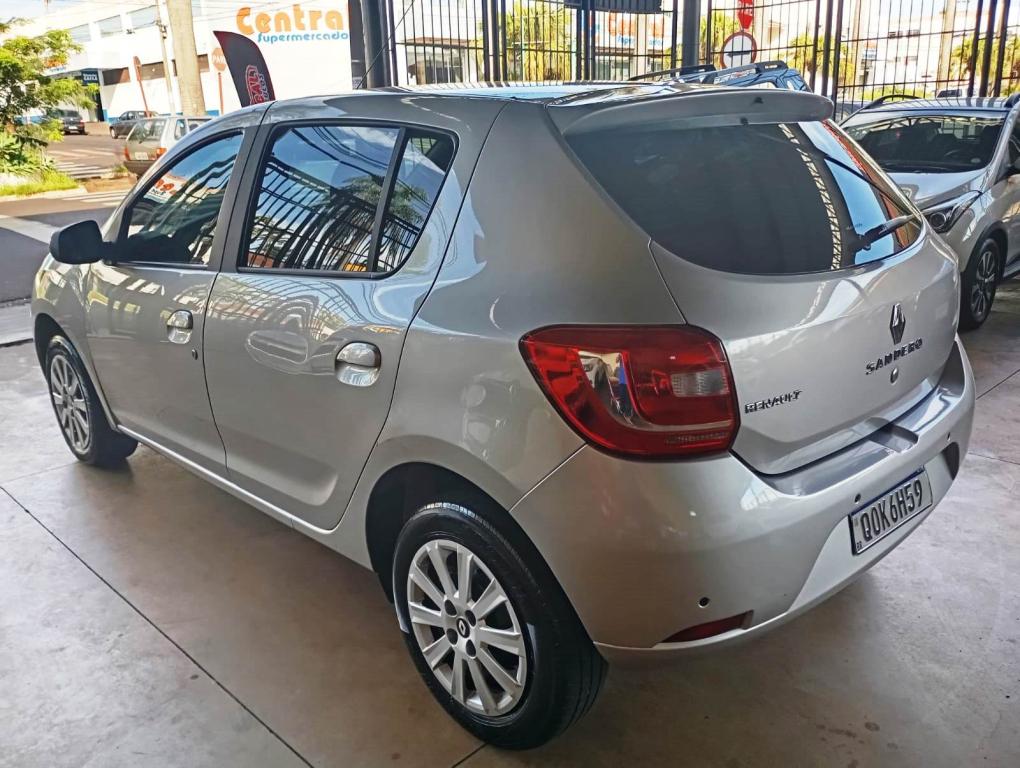 RENAULT Sandero - Foto