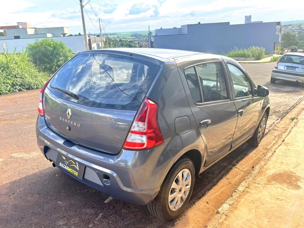 RENAULT Sandero - Foto