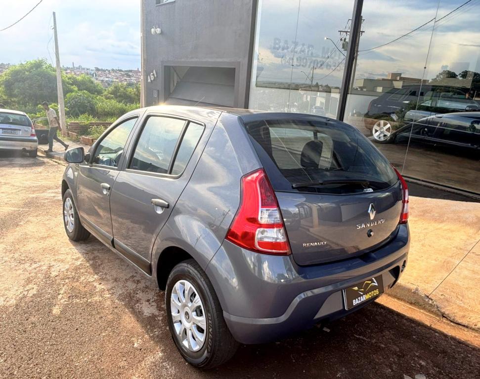 RENAULT Sandero - Foto