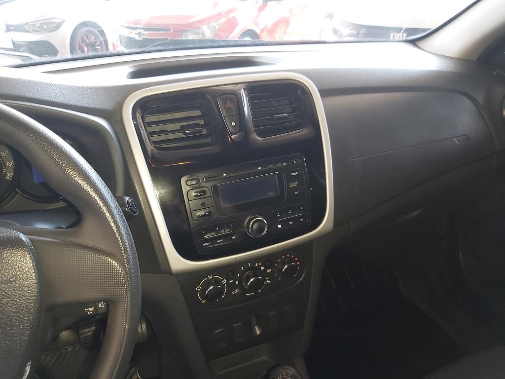 RENAULT Sandero - Foto