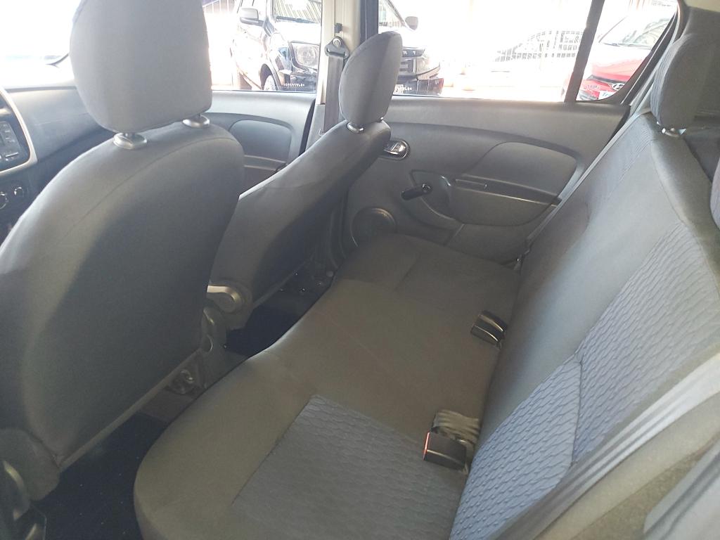 RENAULT Sandero - Foto