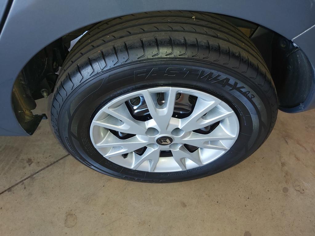 RENAULT Sandero - Foto