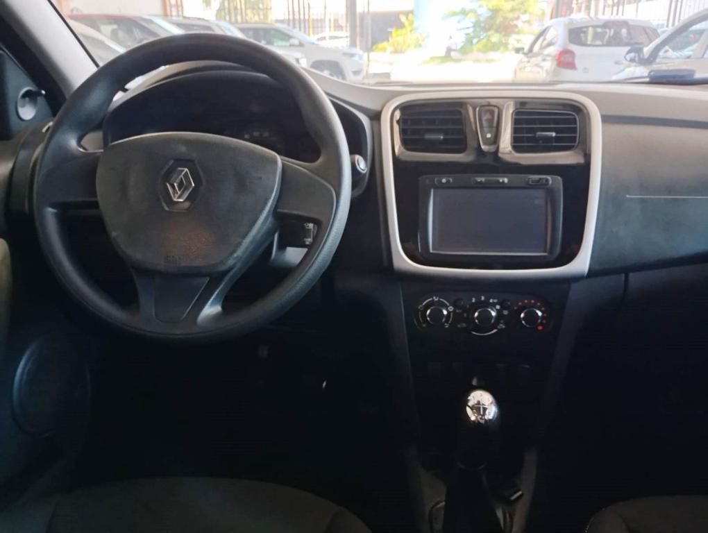 RENAULT Sandero - Foto