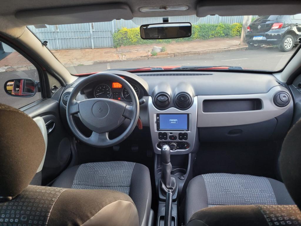 RENAULT Sandero - Foto