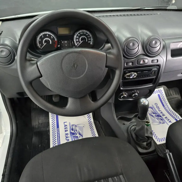 RENAULT Sandero - Foto