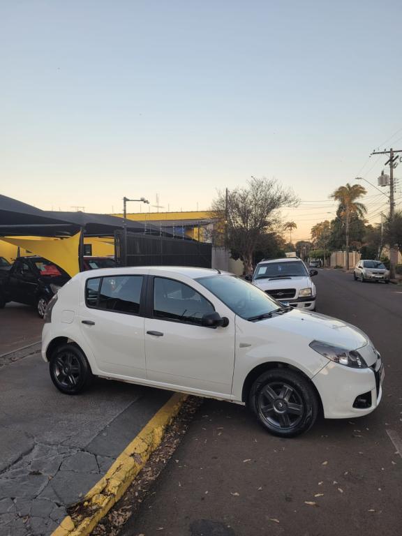 RENAULT Sandero - Foto