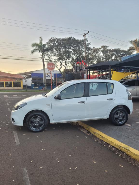 RENAULT Sandero - Foto