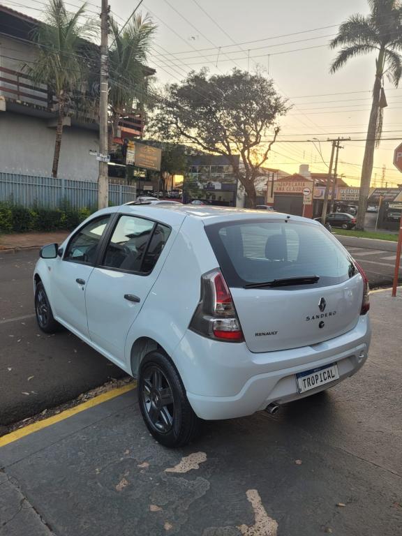 RENAULT Sandero - Foto