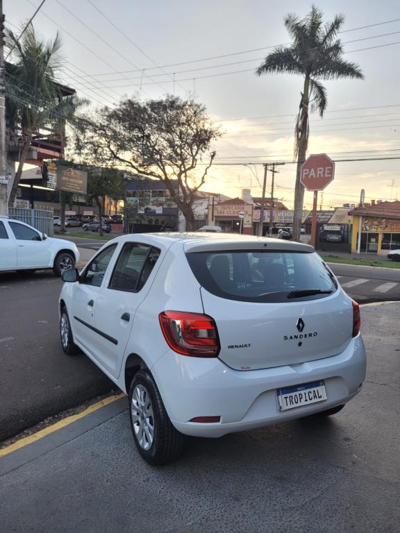 RENAULT Sandero - Foto