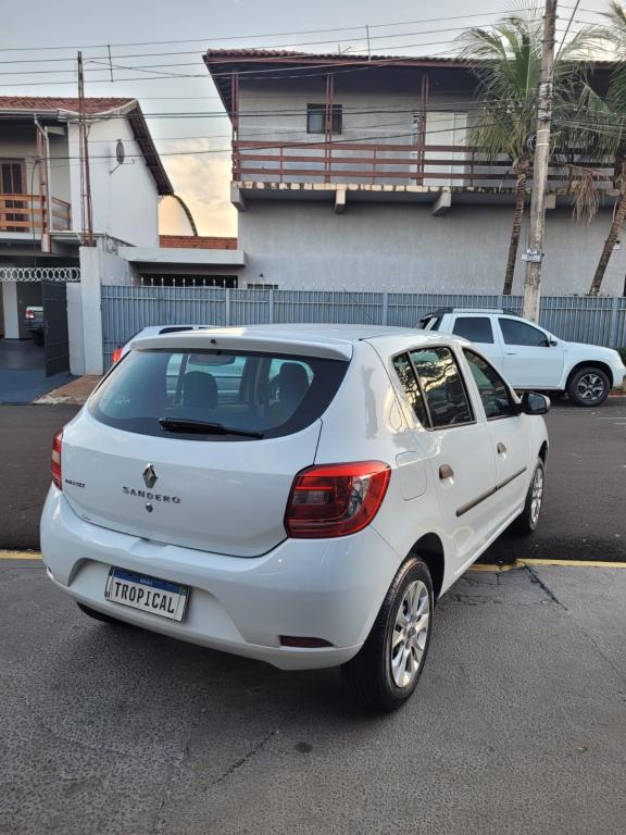RENAULT Sandero - Foto