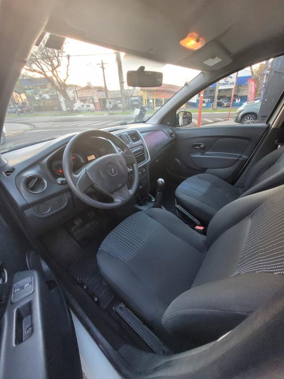 RENAULT Sandero - Foto