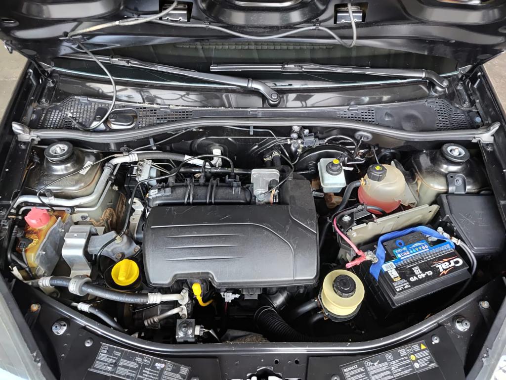 RENAULT Sandero - Foto
