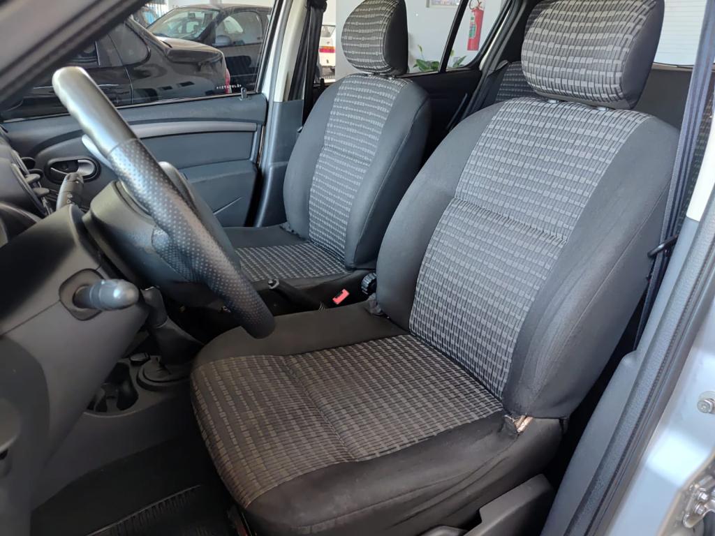RENAULT Sandero - Foto