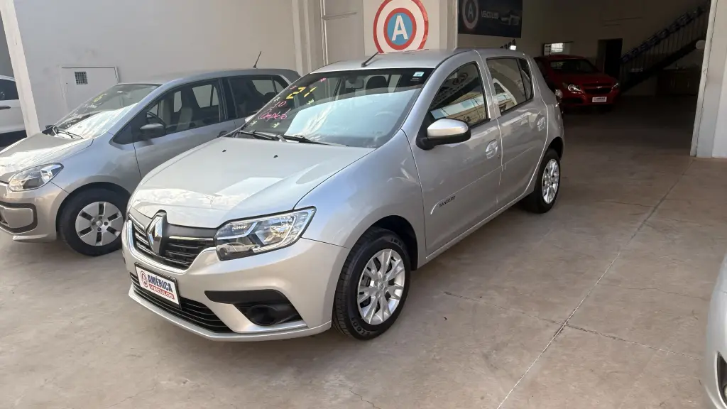RENAULT Sandero - Foto