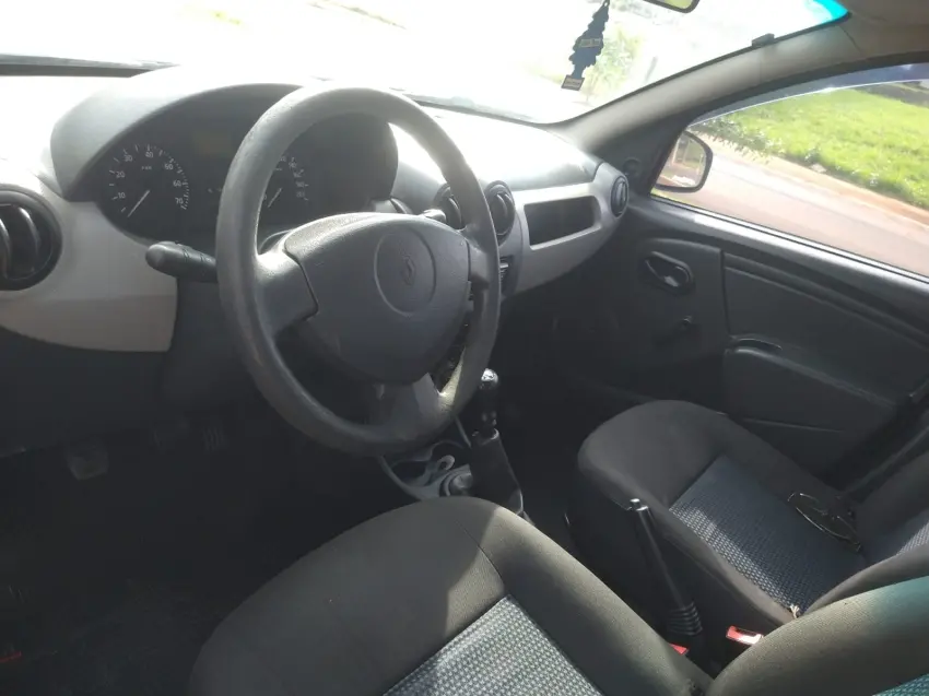 RENAULT Sandero - Foto