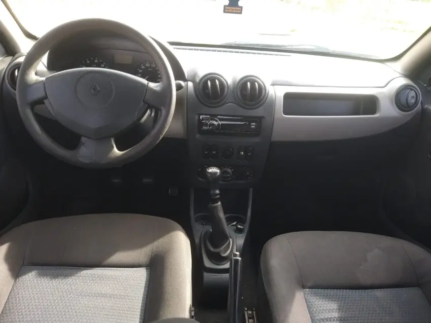 RENAULT Sandero - Foto