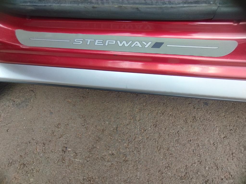 RENAULT Sandero - Foto