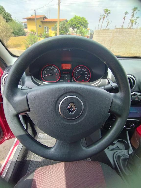 RENAULT Sandero - Foto