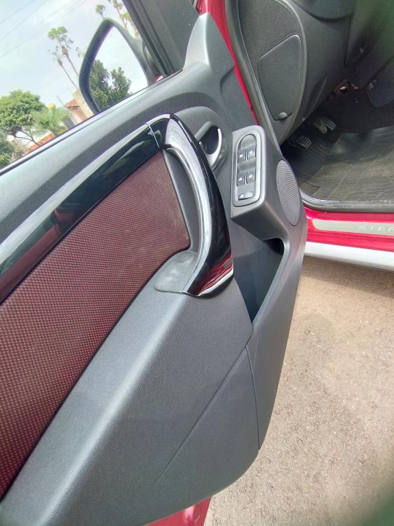 RENAULT Sandero - Foto