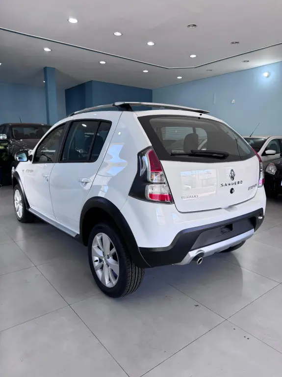 RENAULT Sandero - Foto