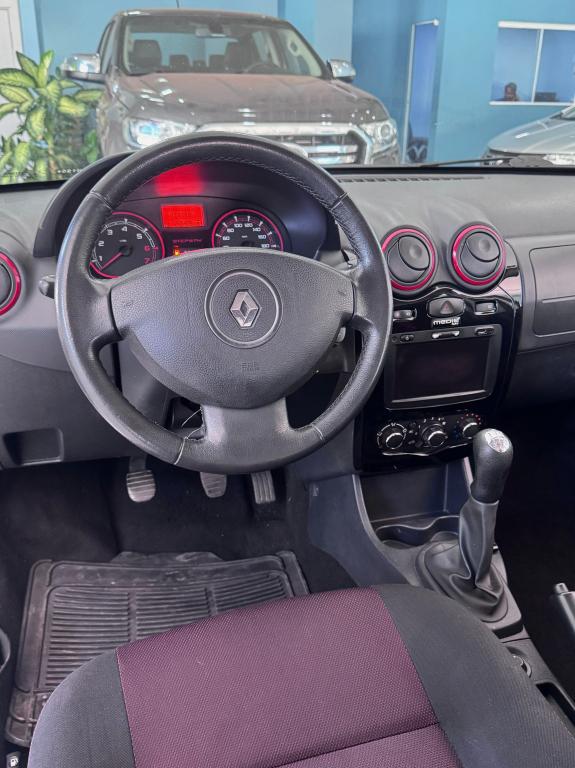 RENAULT Sandero - Foto