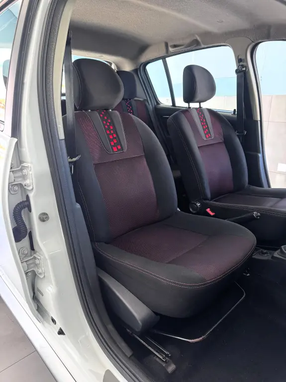 RENAULT Sandero - Foto