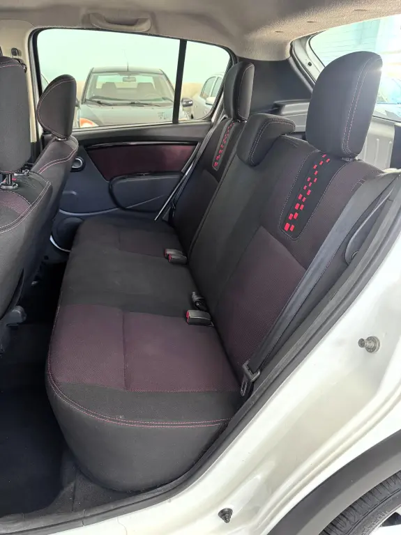 RENAULT Sandero - Foto