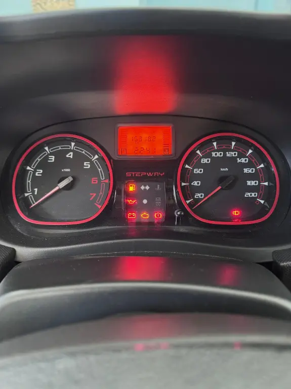 RENAULT Sandero - Foto