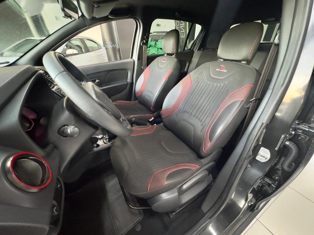 RENAULT Sandero - Foto