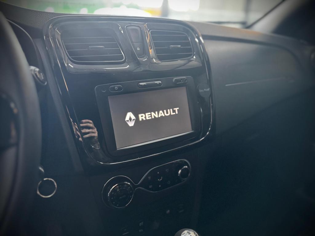 RENAULT Sandero - Foto