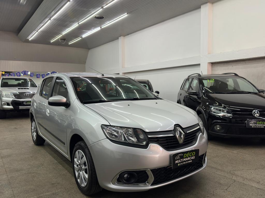 RENAULT Sandero - Foto