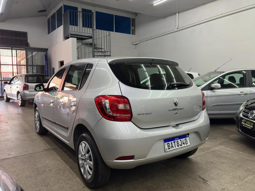 RENAULT Sandero - Foto