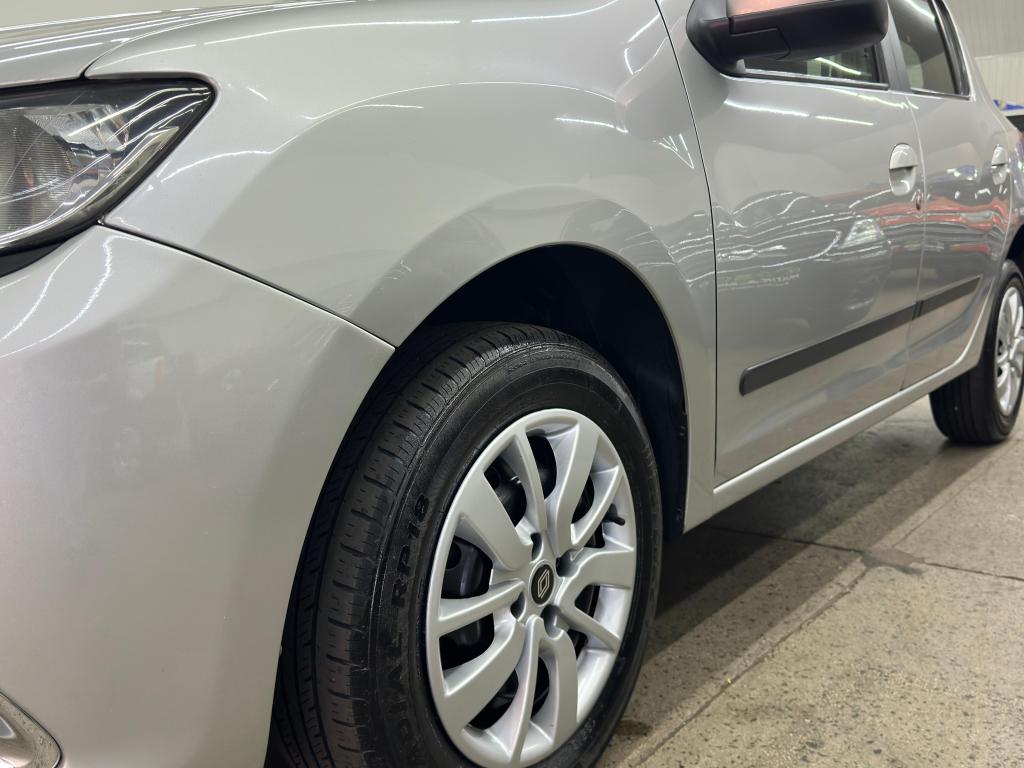 RENAULT Sandero - Foto