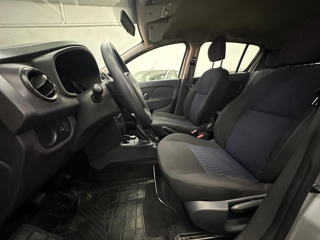 RENAULT Sandero - Foto