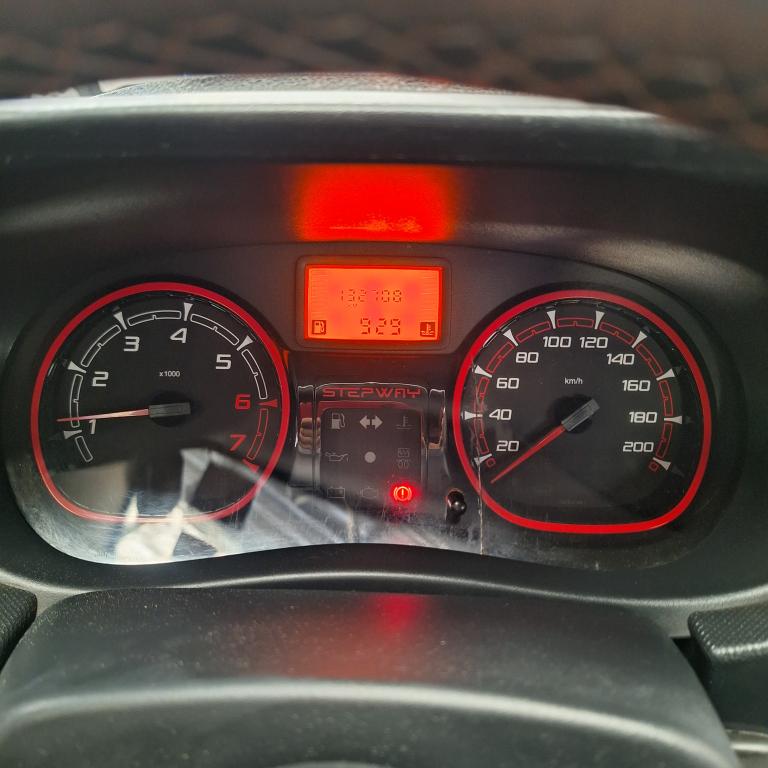 RENAULT Sandero - Foto