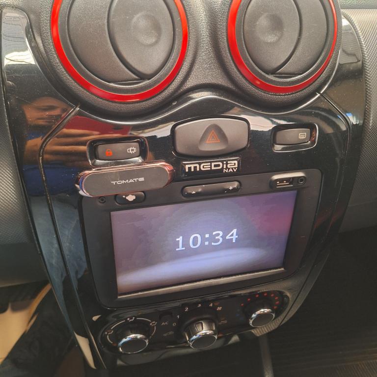 RENAULT Sandero - Foto