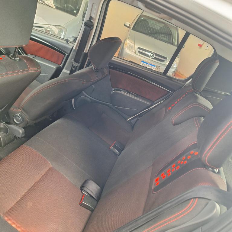 RENAULT Sandero - Foto