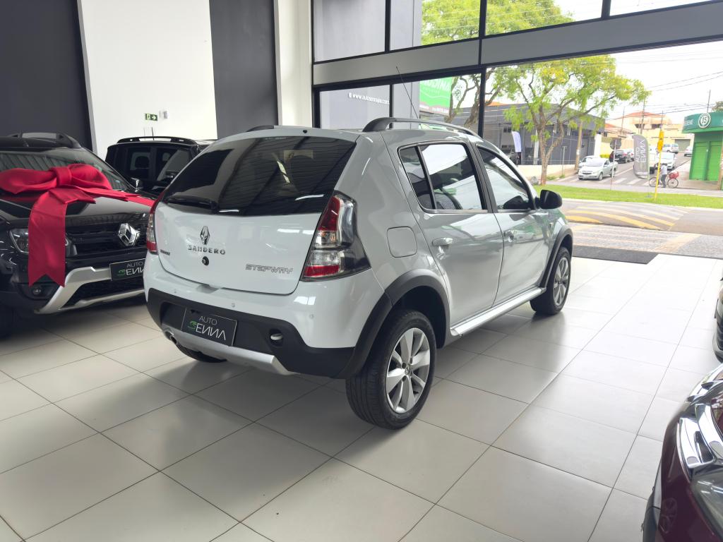 RENAULT Sandero - Foto