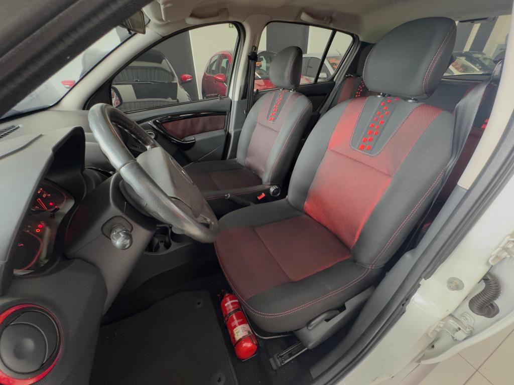 RENAULT Sandero - Foto