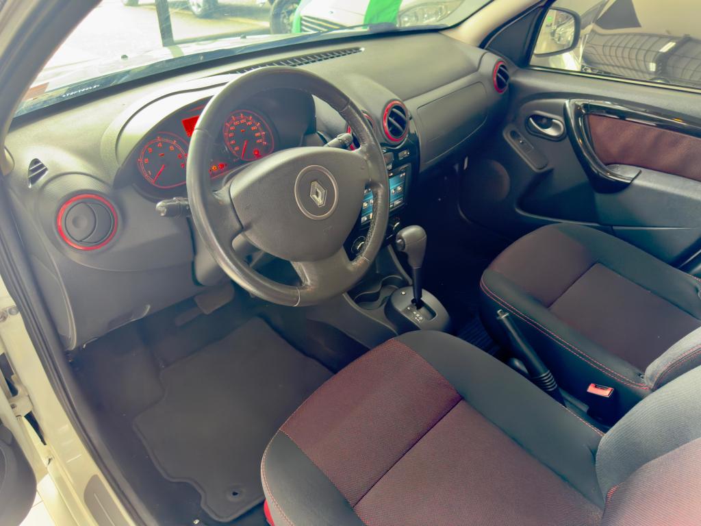 RENAULT Sandero - Foto