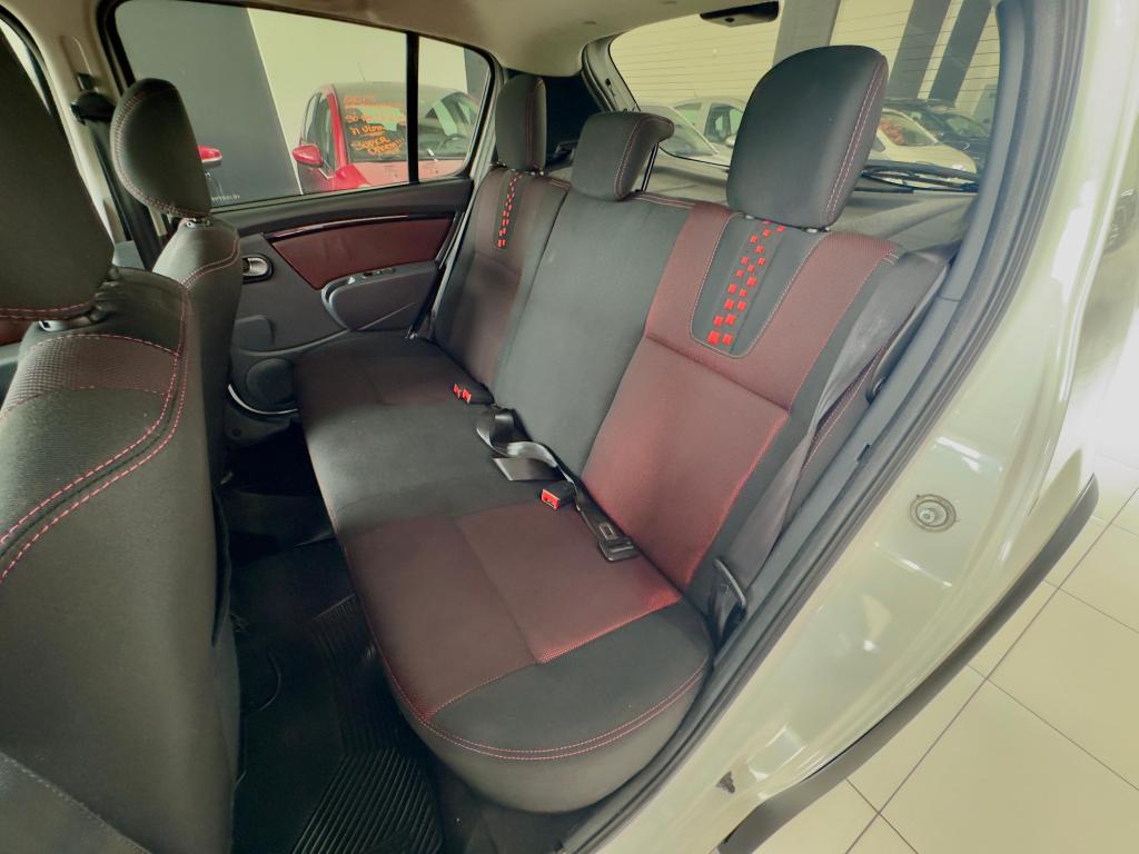 RENAULT Sandero - Foto