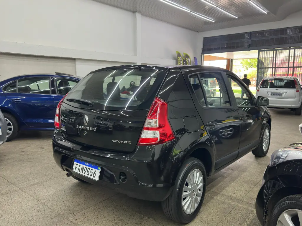 RENAULT Sandero - Foto