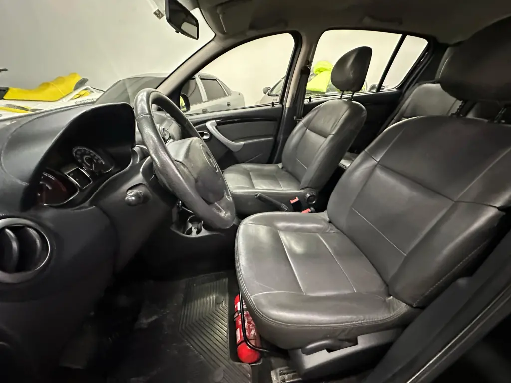 RENAULT Sandero - Foto