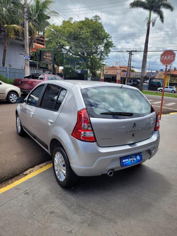 RENAULT Sandero - Foto