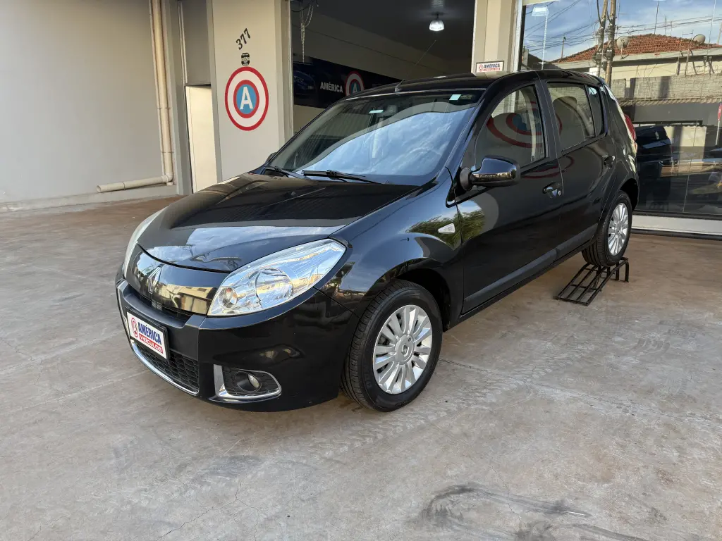 RENAULT Sandero - Foto