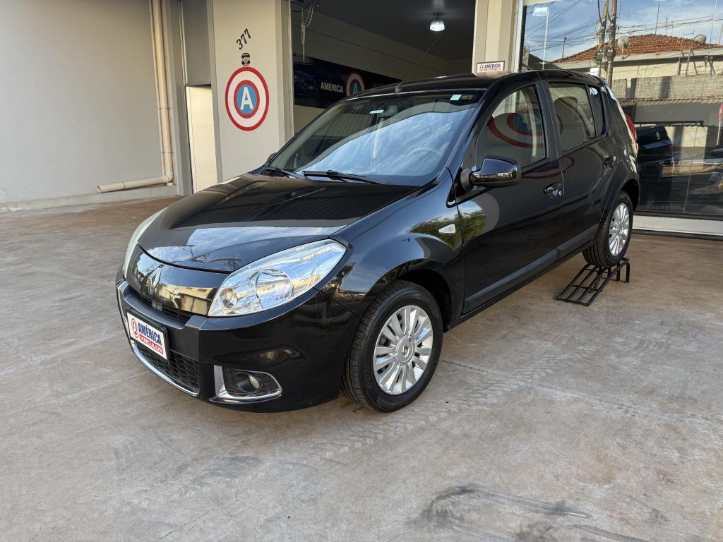 RENAULT Sandero - Foto