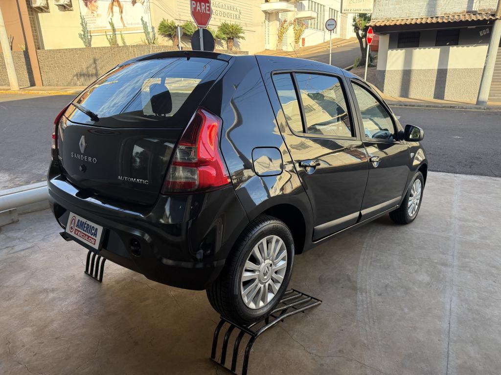 RENAULT Sandero - Foto