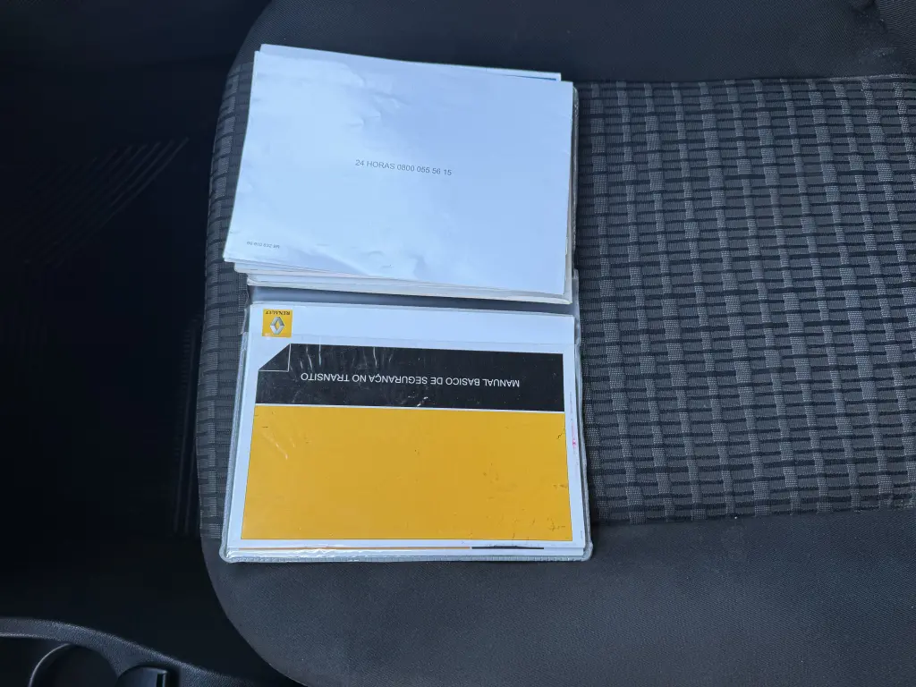 RENAULT Sandero - Foto