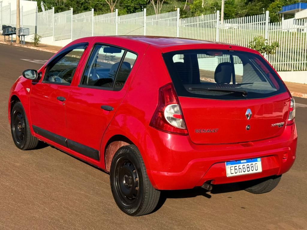 RENAULT Sandero - Foto