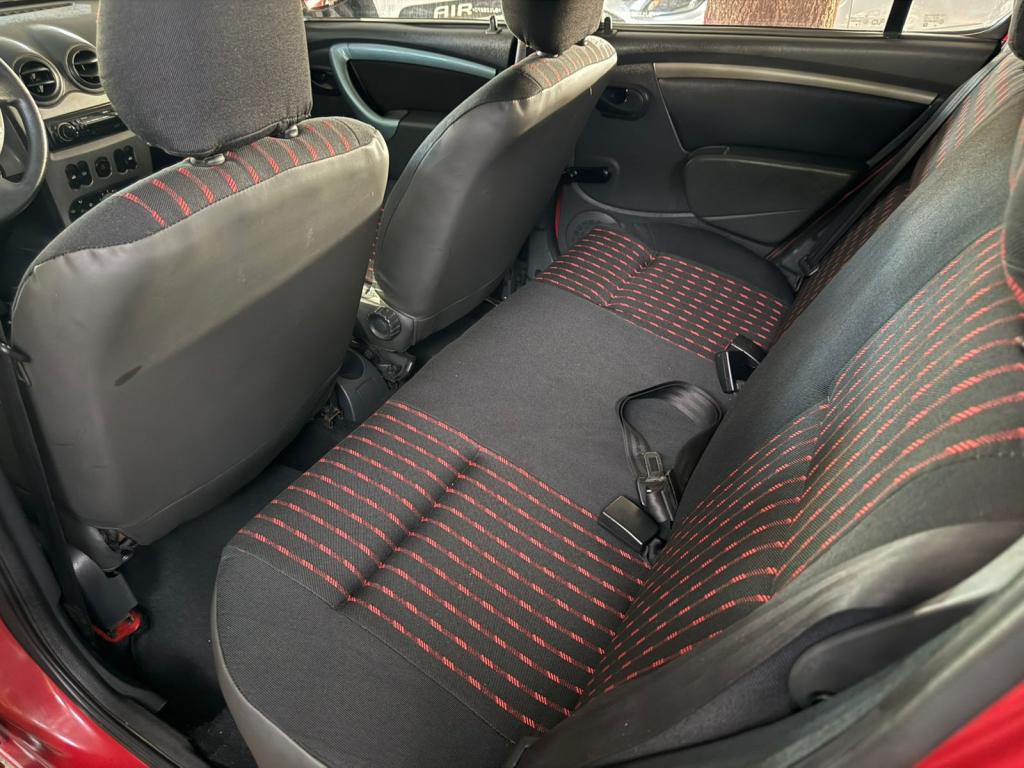 RENAULT Sandero - Foto